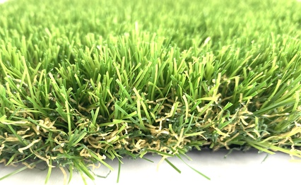 Strakke tuin met kunstgras