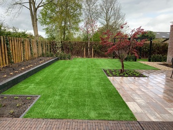 Zonovergoten achtertuin in Soest