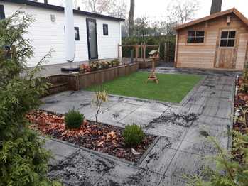 Kunstgras bij vakantiewoning in Voorthuizen